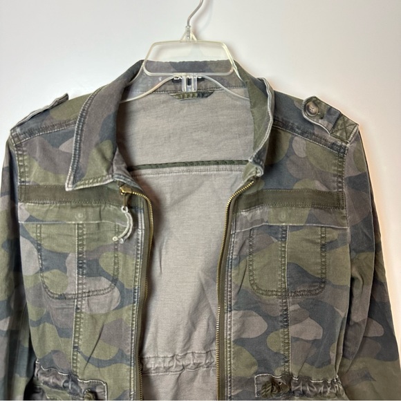 Express Camo Print Utility Jacket - Picture 5 of 8